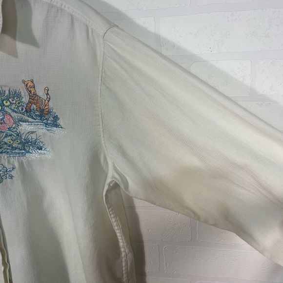 Disney Store Button Down Shirt Womens Size L Off White Pooh Embroidered - Picture 15 of 16